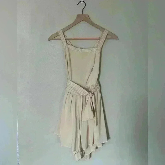 NWT Tan romper with a criss crossed open back - Picture 6 of 16